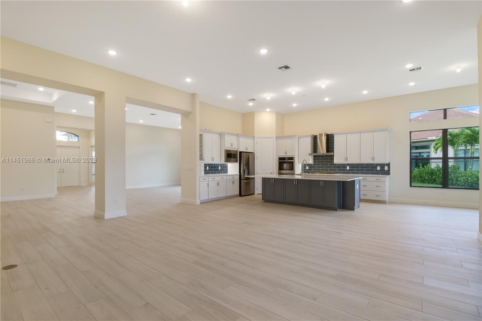 PARKLAND ROYALE - Residential