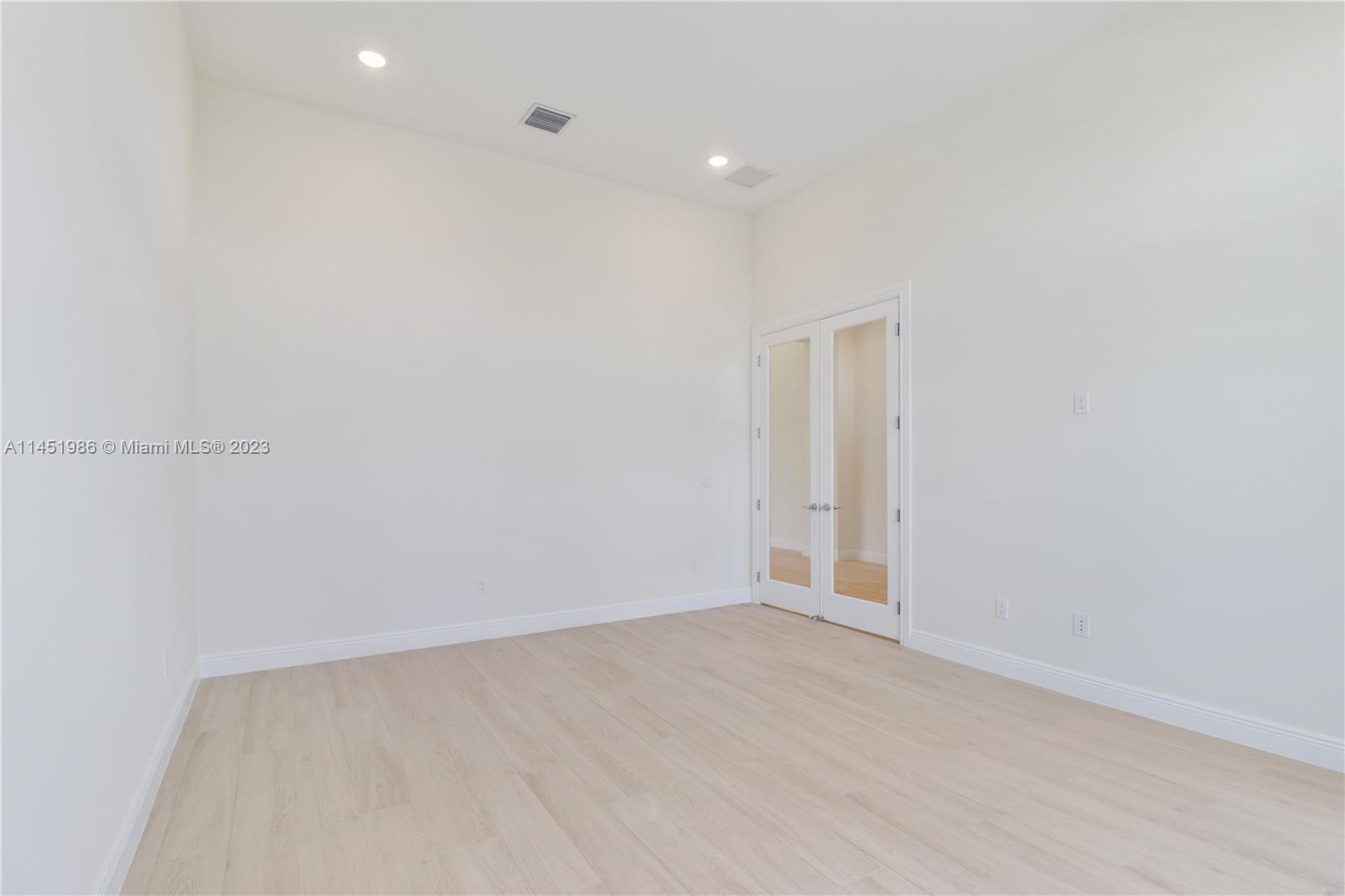 PARKLAND ROYALE - Residential