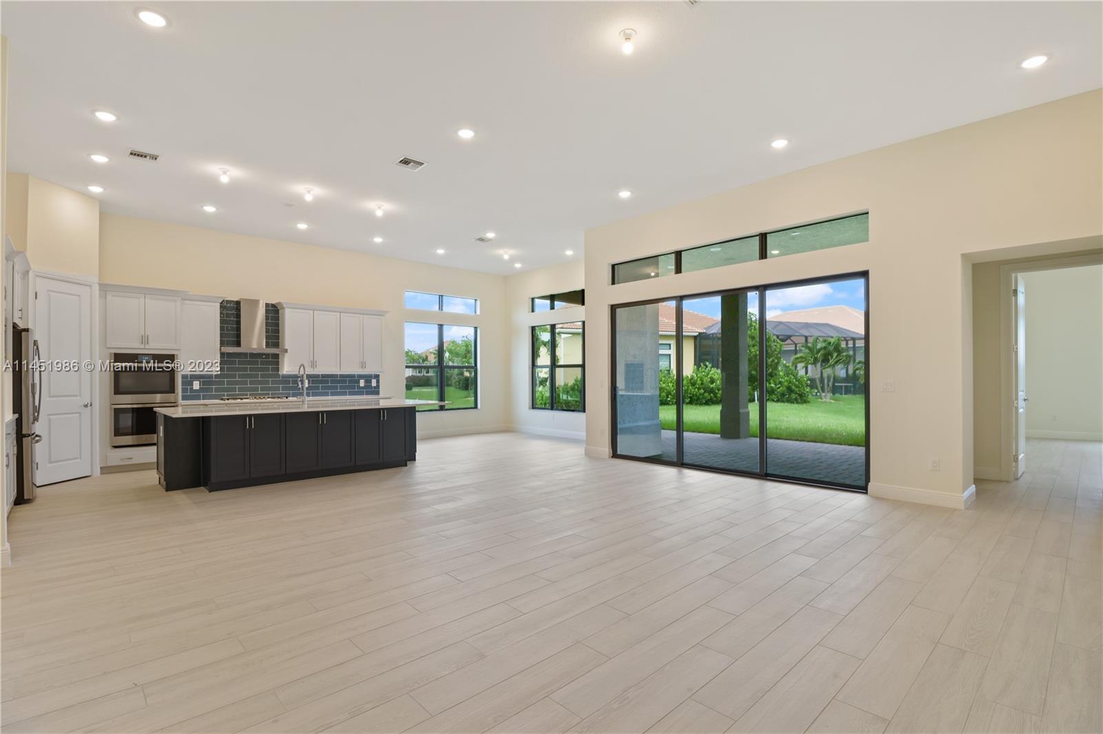 PARKLAND ROYALE - Residential