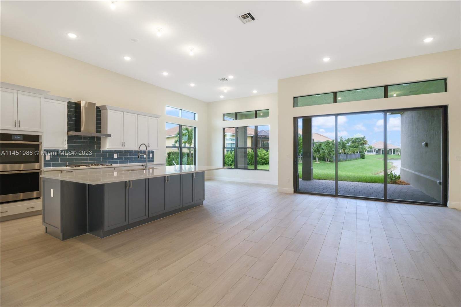 PARKLAND ROYALE - Residential