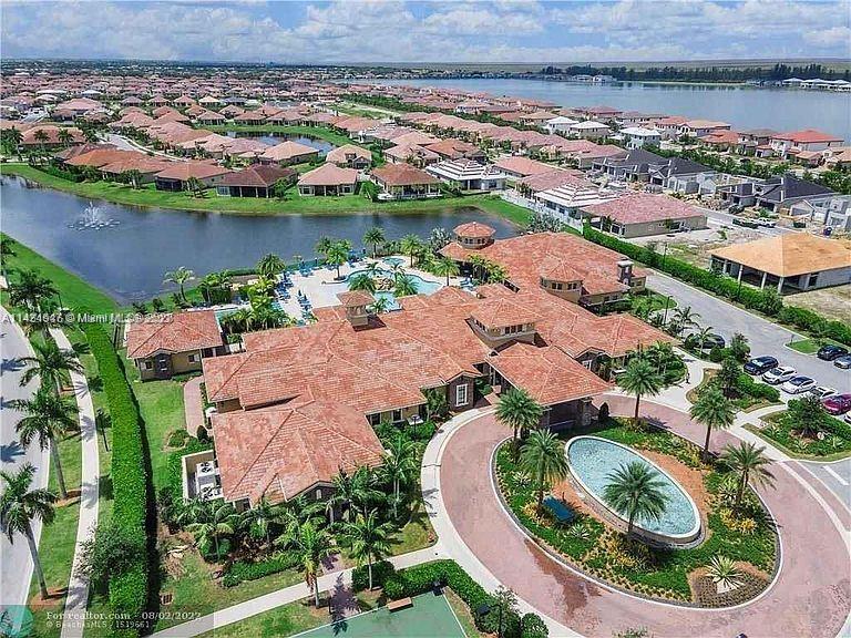 PARKLAND ROYALE - Residential