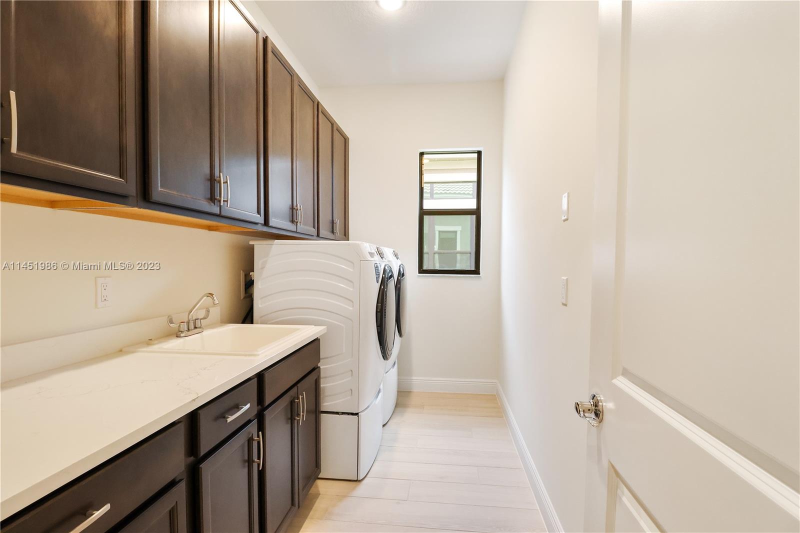 PARKLAND ROYALE - Residential