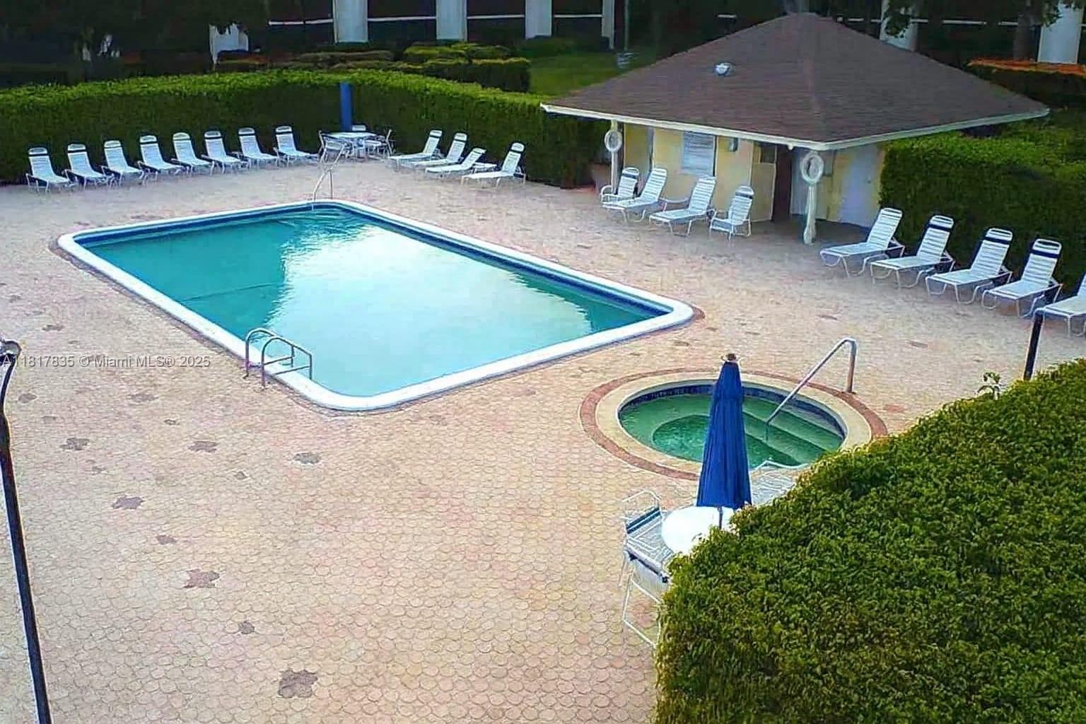 PINES OF BOCA BARWOOD CON - Residential