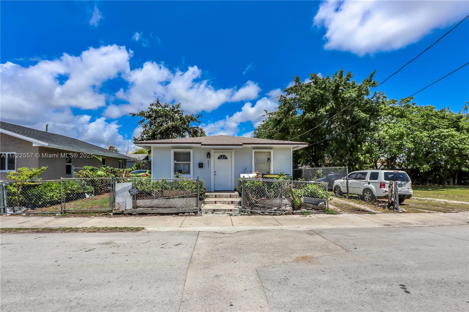 651 Sw 5th St, Homestead, Miami-Dade County, Florida - 3 Bedrooms  
1 Bathrooms - 