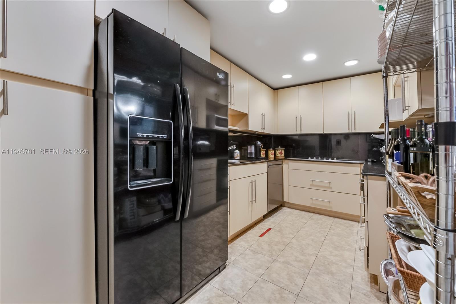 GABLES WATERWAY TOWERS CO - Residential