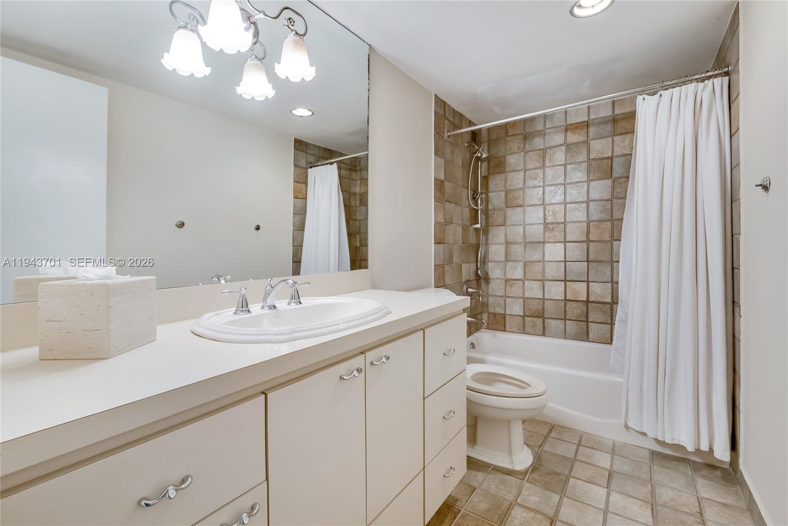 GABLES WATERWAY TOWERS CO - Residential