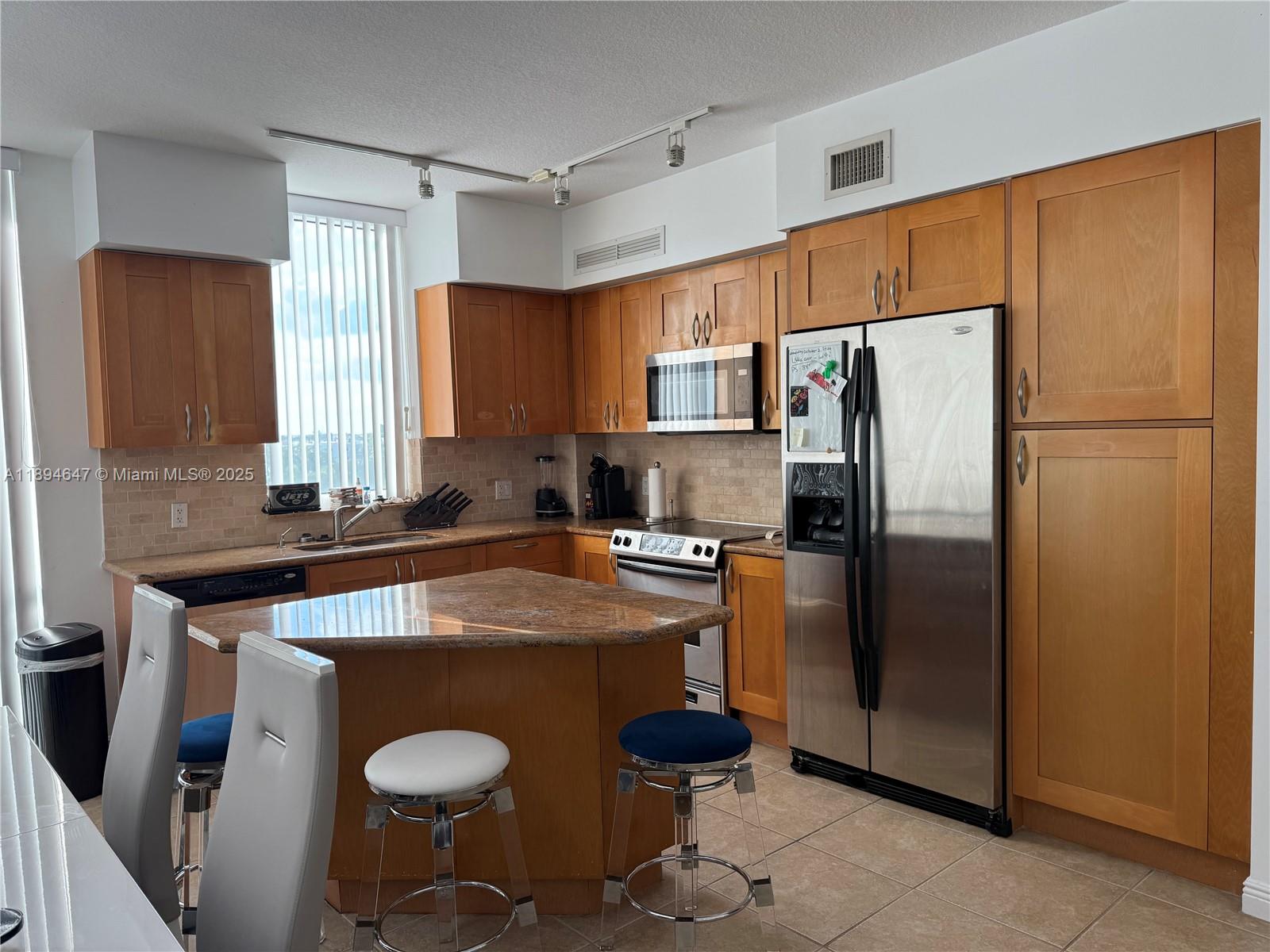 DUO CONDOMINIUM WEST - Residential