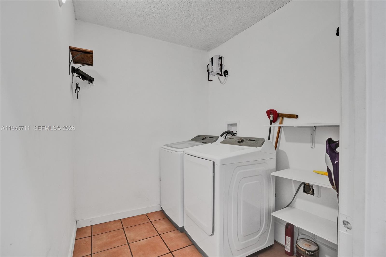 ROGER HOMES - Residential