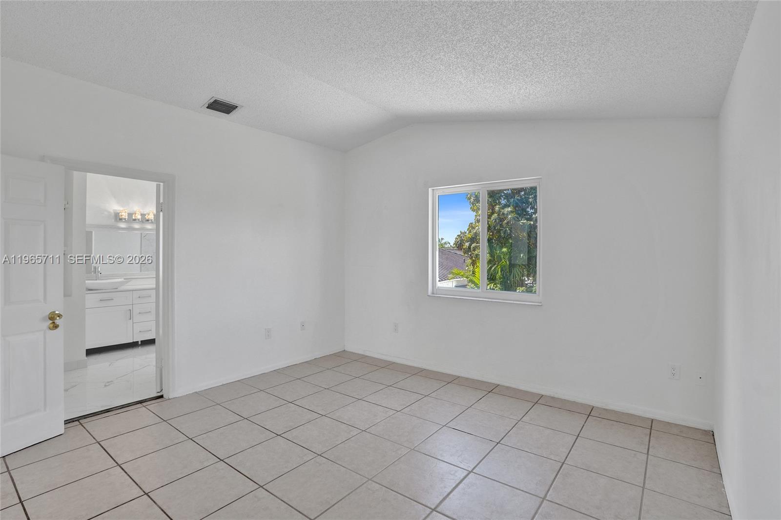 ROGER HOMES - Residential