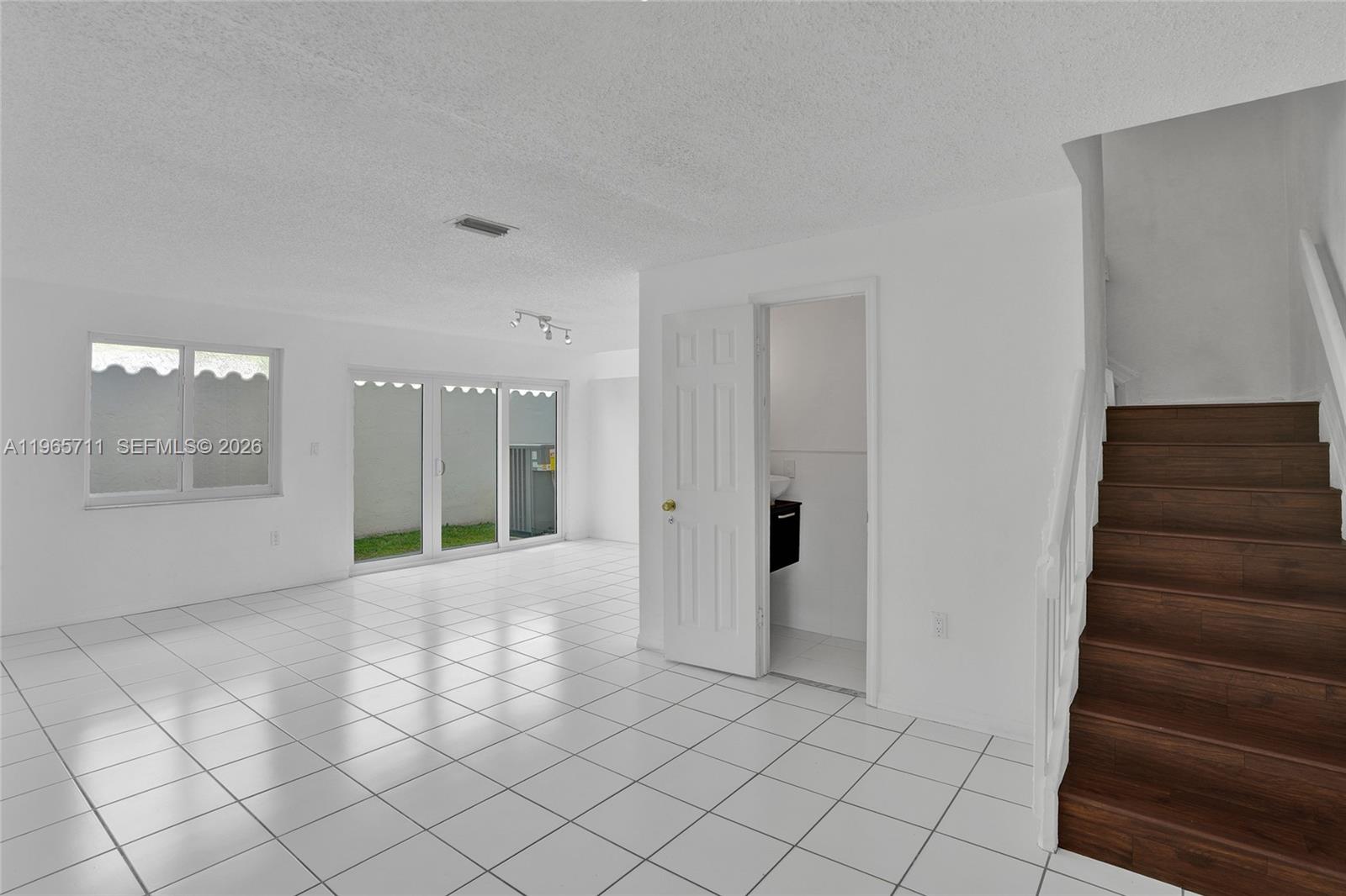 ROGER HOMES - Residential