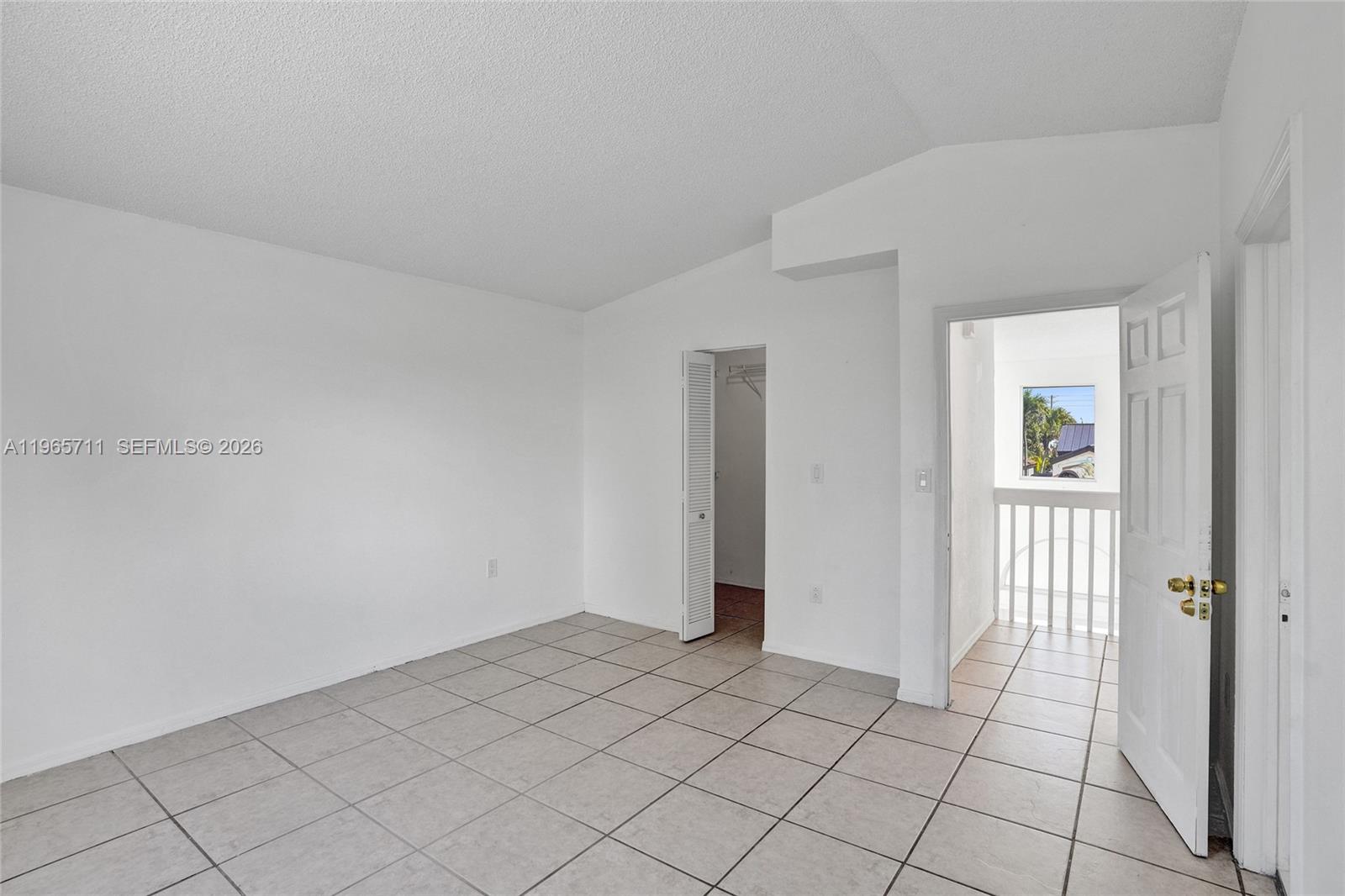 ROGER HOMES - Residential