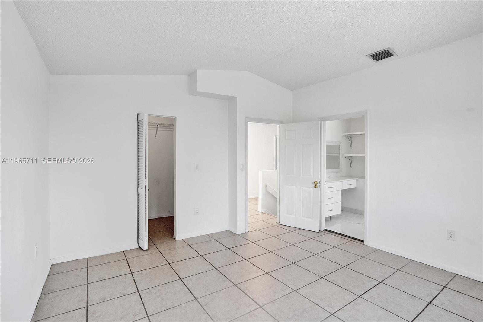 ROGER HOMES - Residential