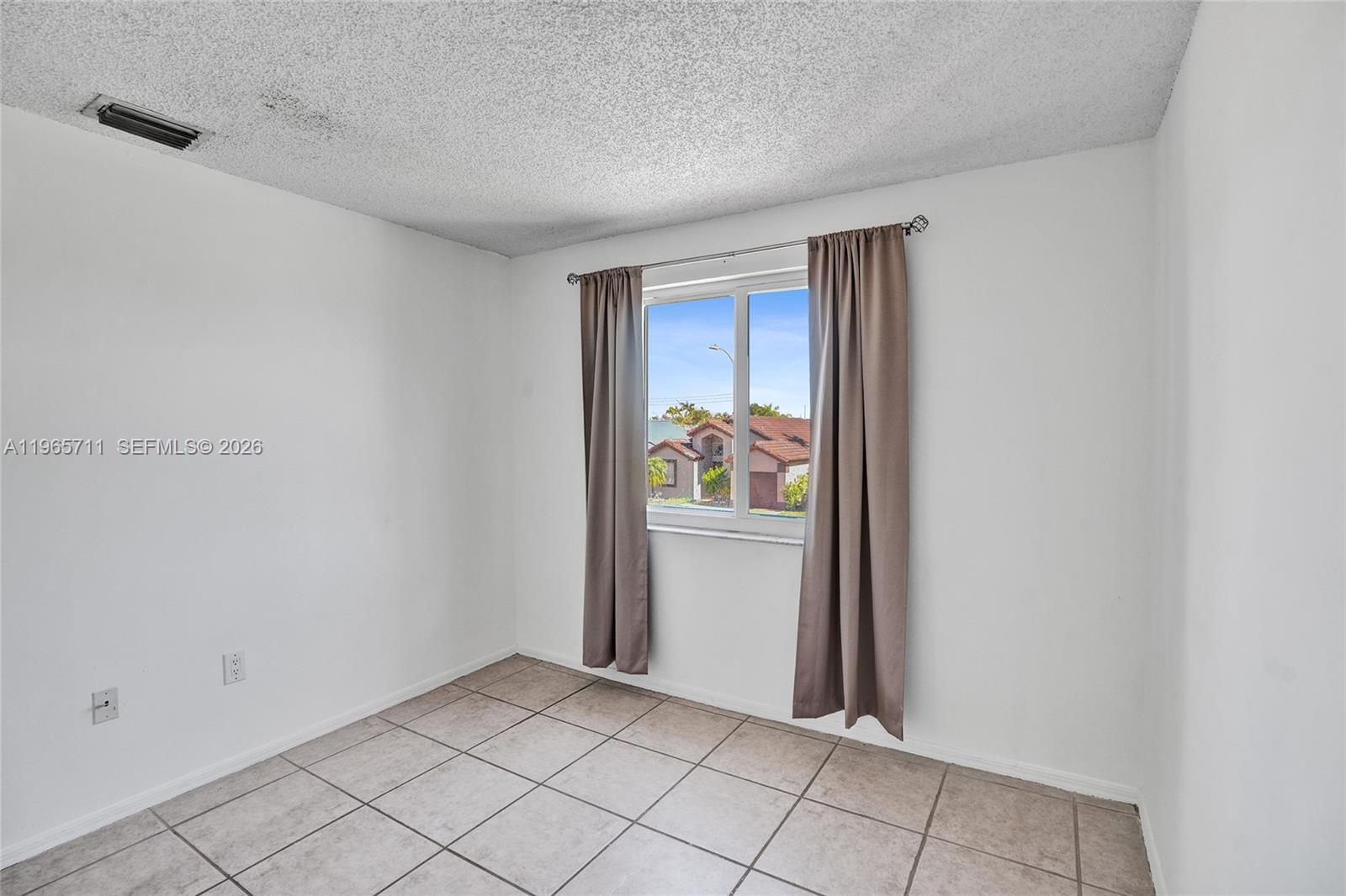 ROGER HOMES - Residential