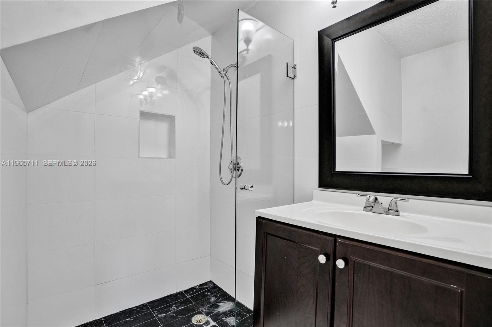 ROGER HOMES - Residential