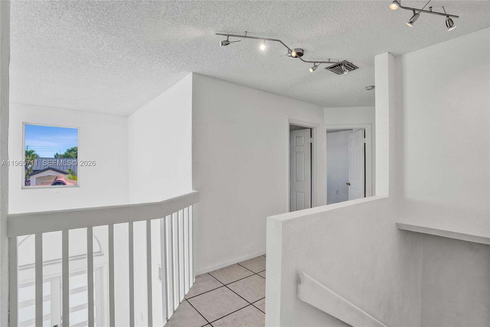 ROGER HOMES - Residential