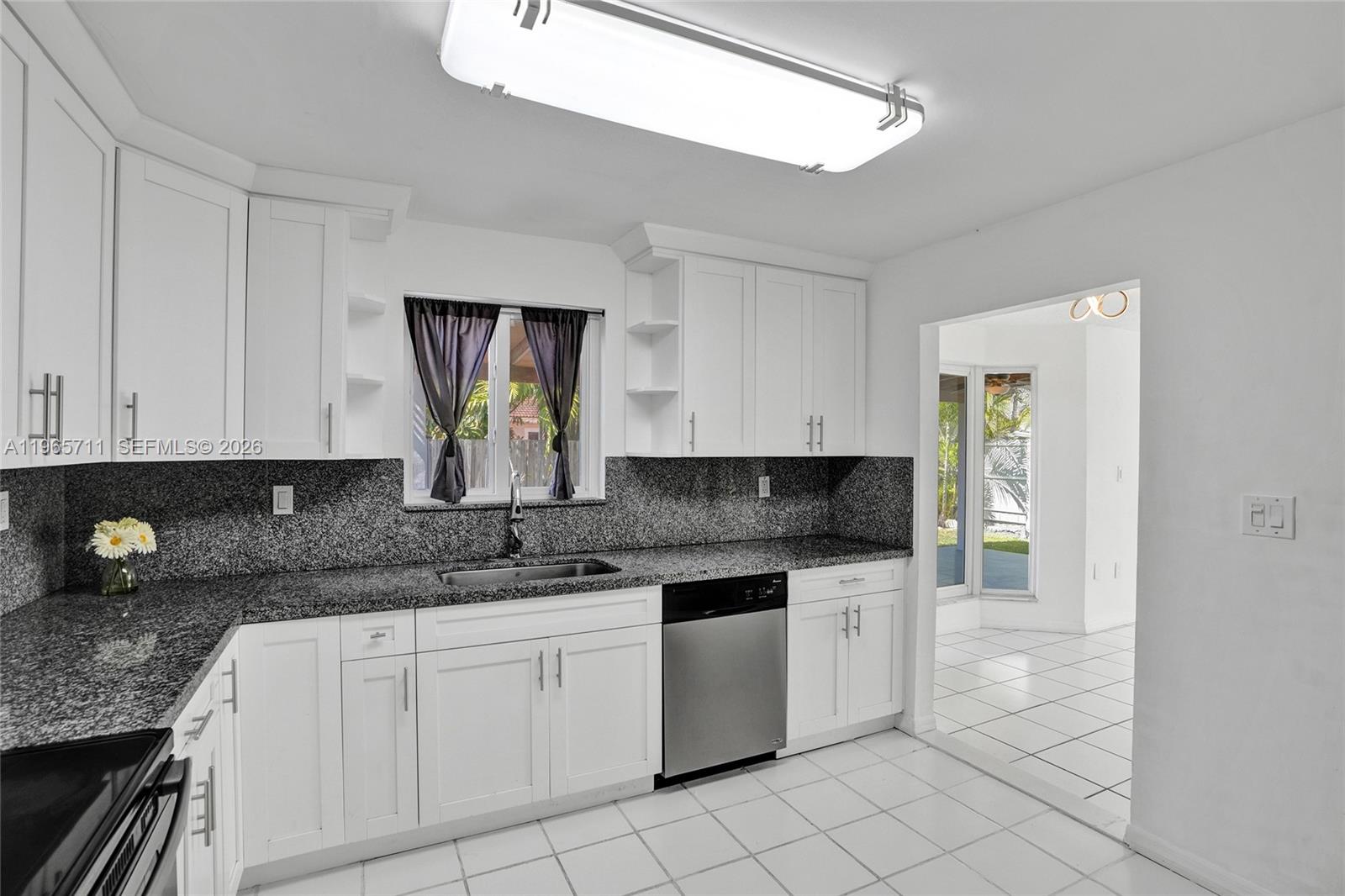 ROGER HOMES - Residential