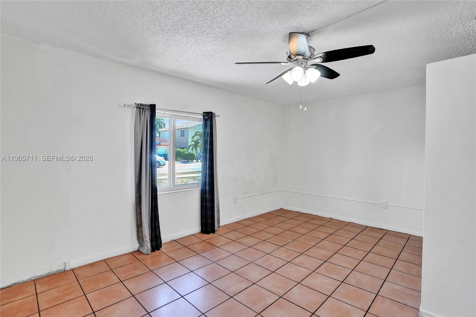 ROGER HOMES - Residential