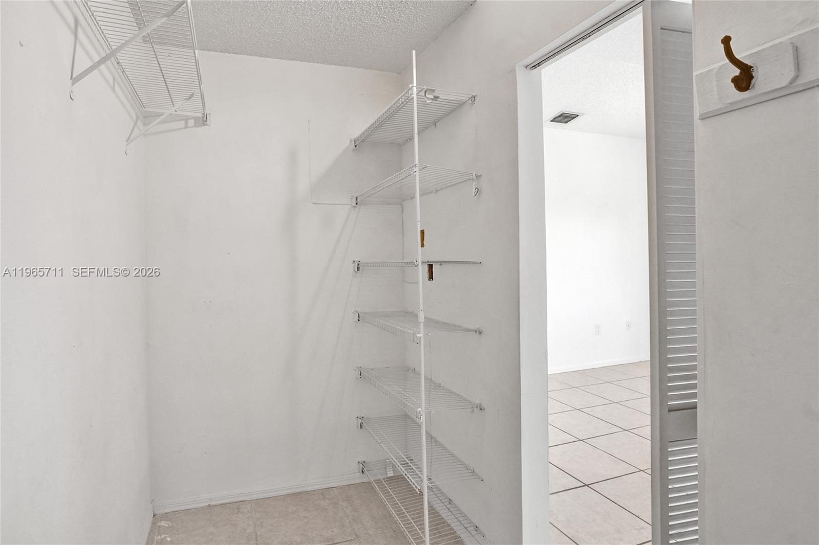 ROGER HOMES - Residential