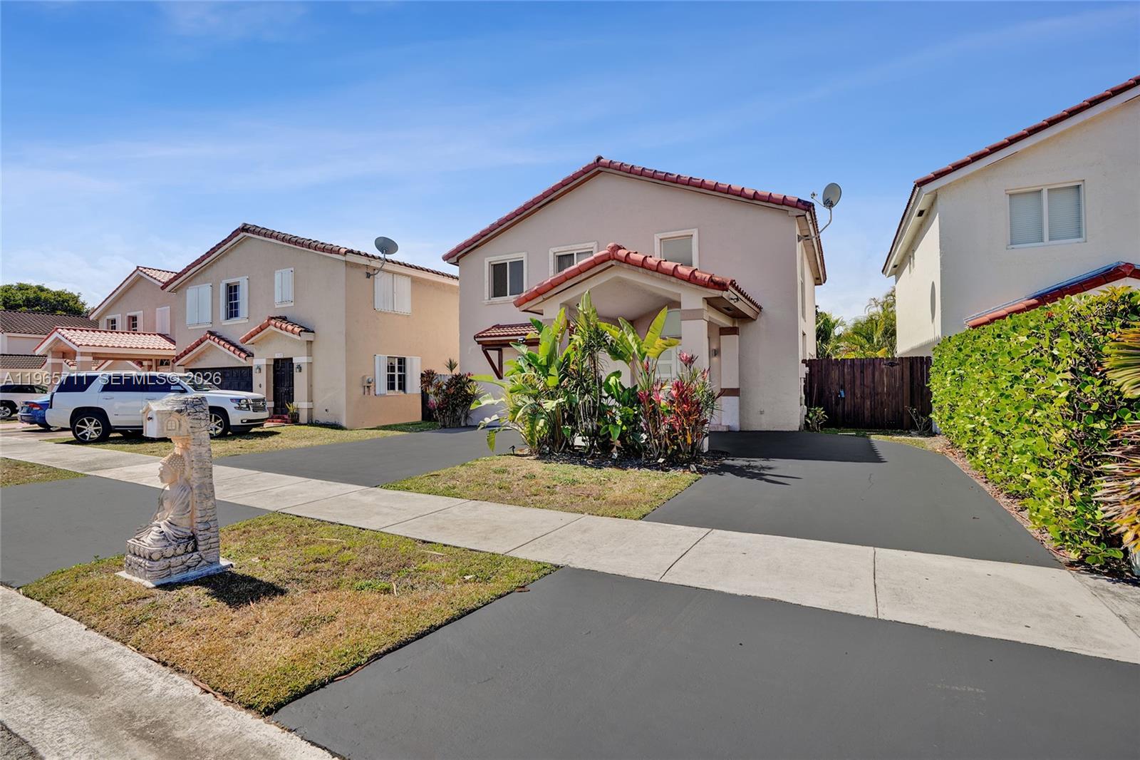 ROGER HOMES - Residential