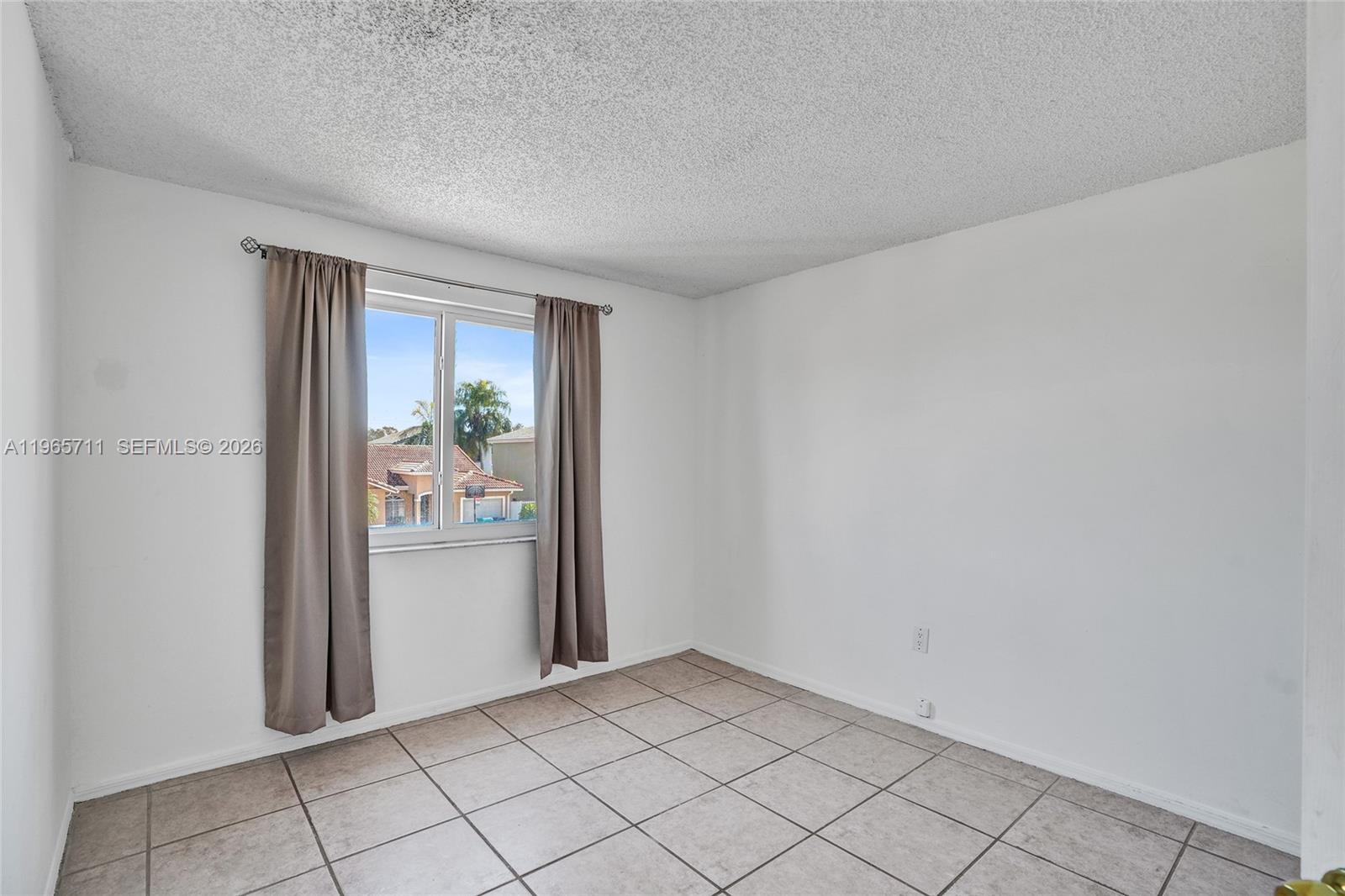 ROGER HOMES - Residential