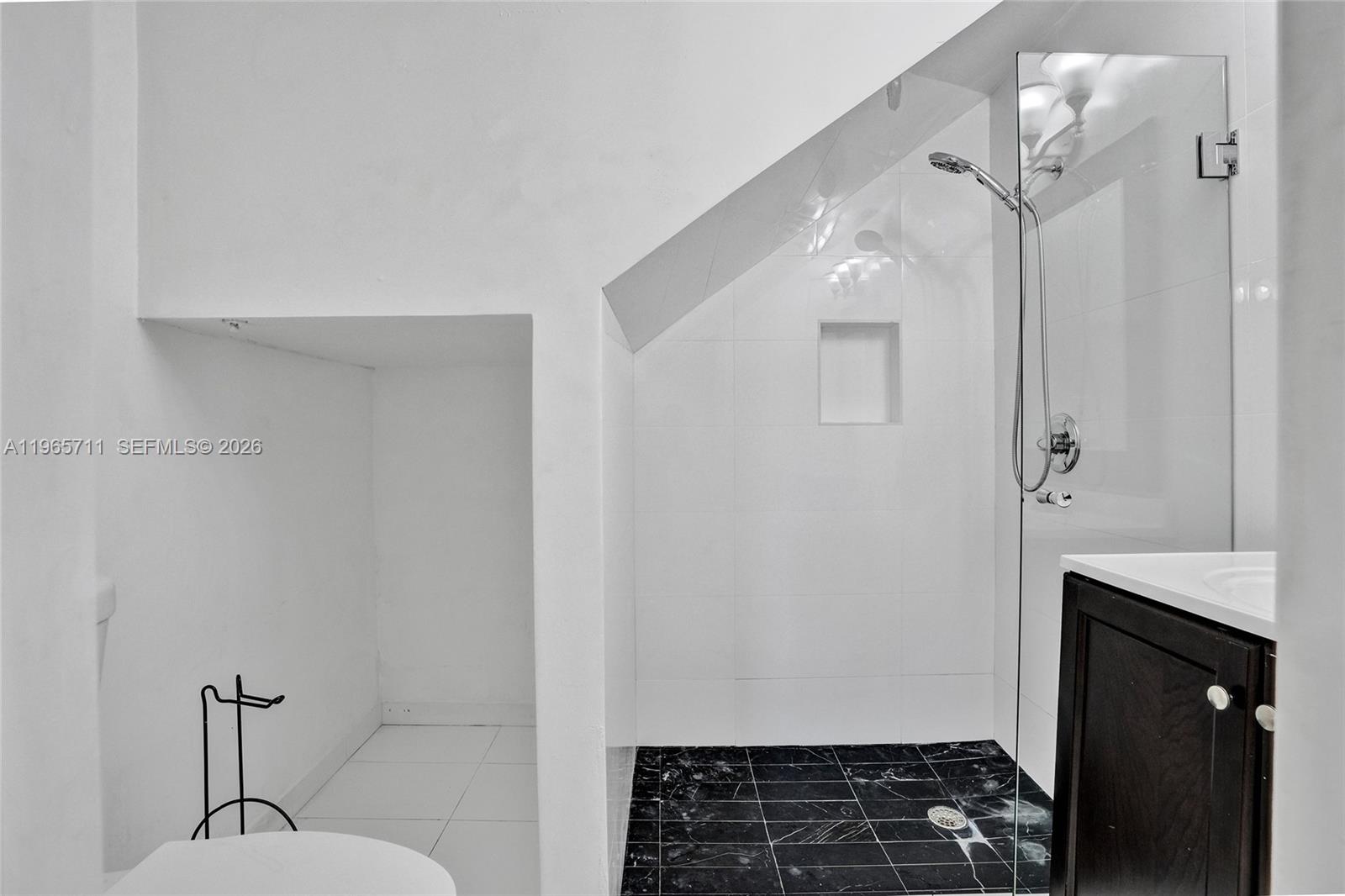 ROGER HOMES - Residential