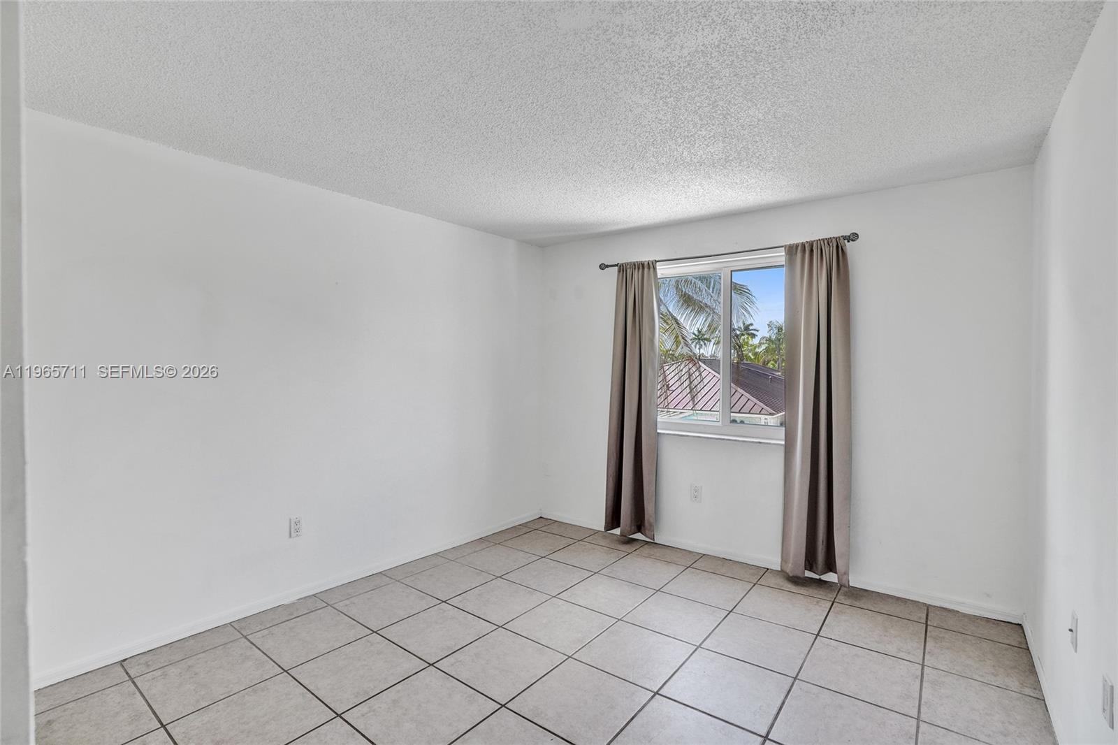 ROGER HOMES - Residential