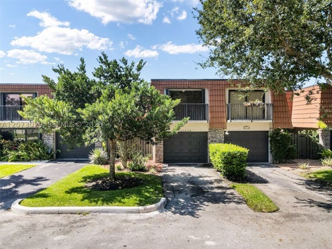Photo of 11112 N Harmony Lake Cir, Davie, FL 33324 (MLS # A12073029)