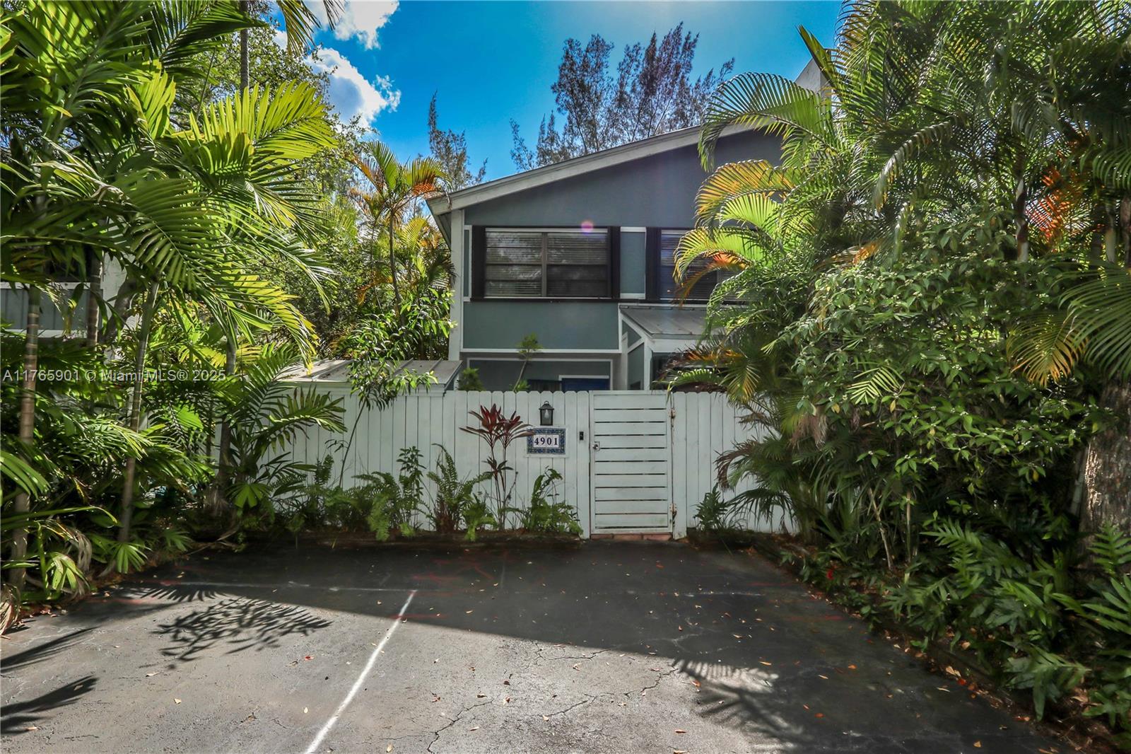 Property for Sale at 4901 Sw 71st Pl 4901, Miami, Broward County, Florida - Bedrooms: 3 
Bathrooms: 3  - $998,900