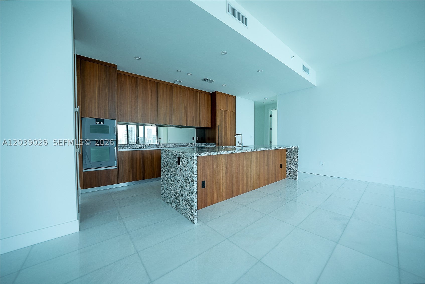 175 SE 25th Rd 2704, Miami FL 33129