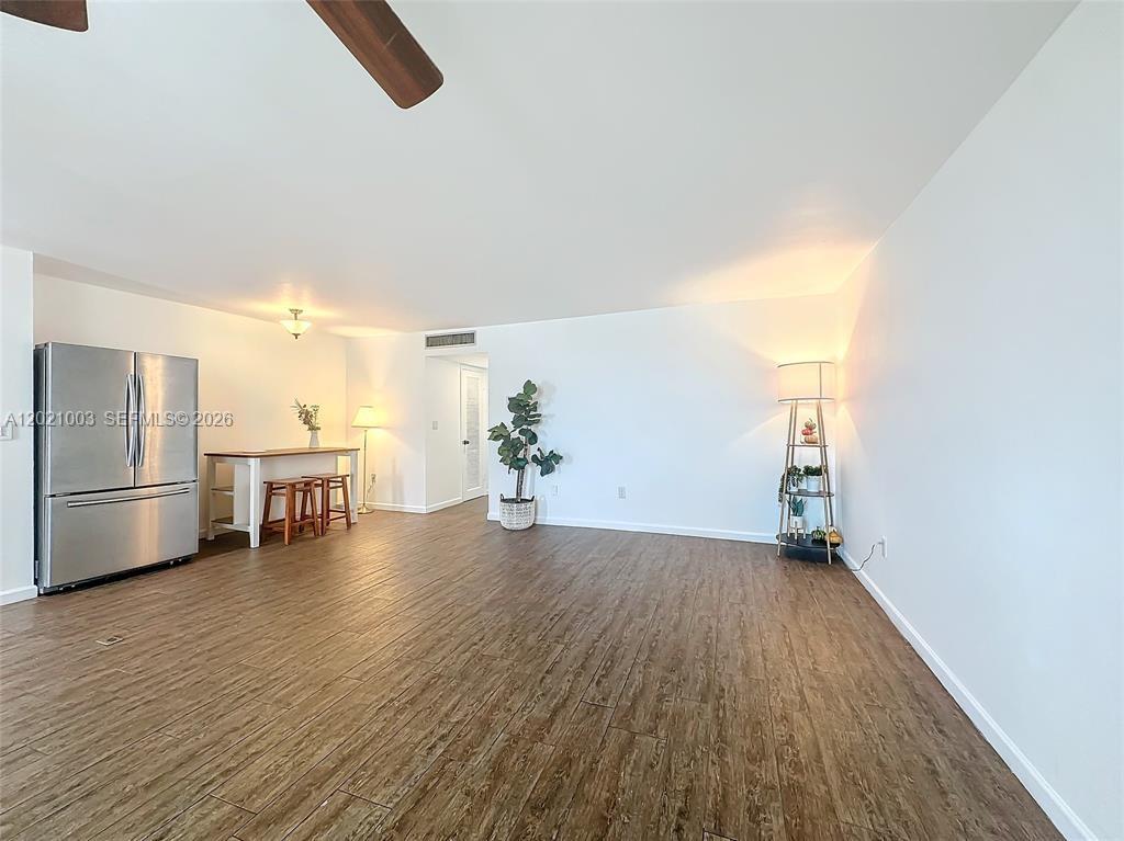 THE KNIGHTSBRIDGE CONDO - Residential
