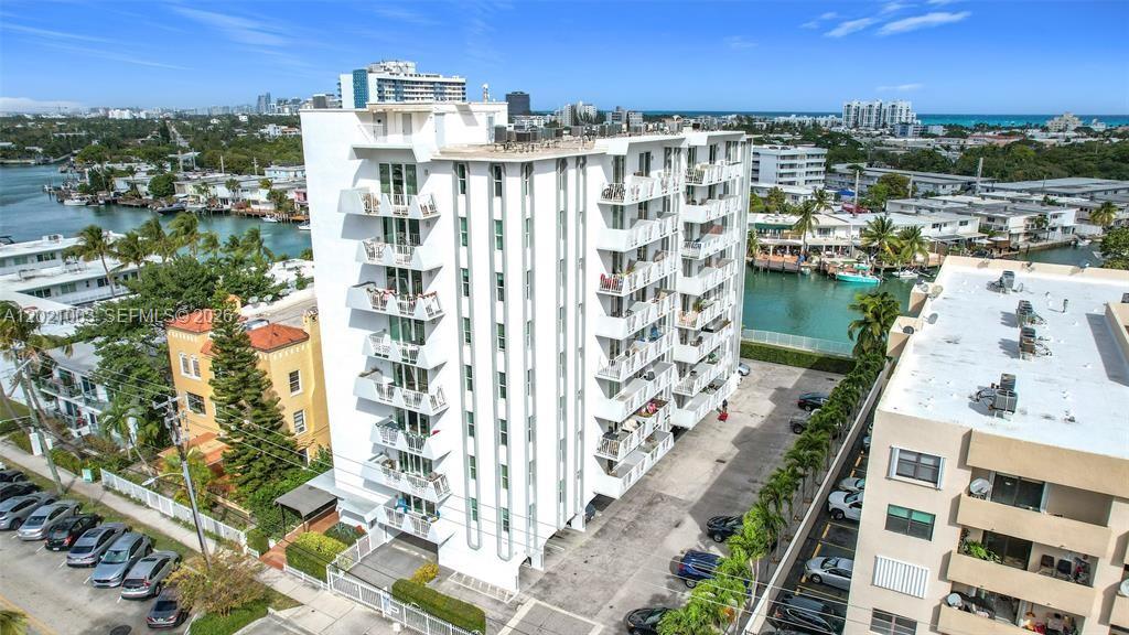 THE KNIGHTSBRIDGE CONDO - Residential
