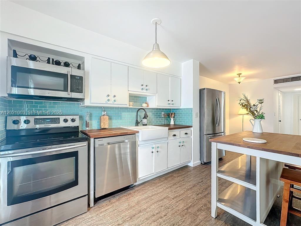 THE KNIGHTSBRIDGE CONDO - Residential
