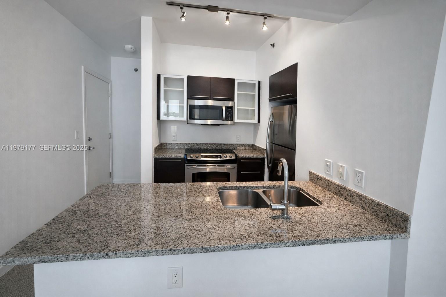 THE PLAZA 851 BRICKELL CO - Residential Lease