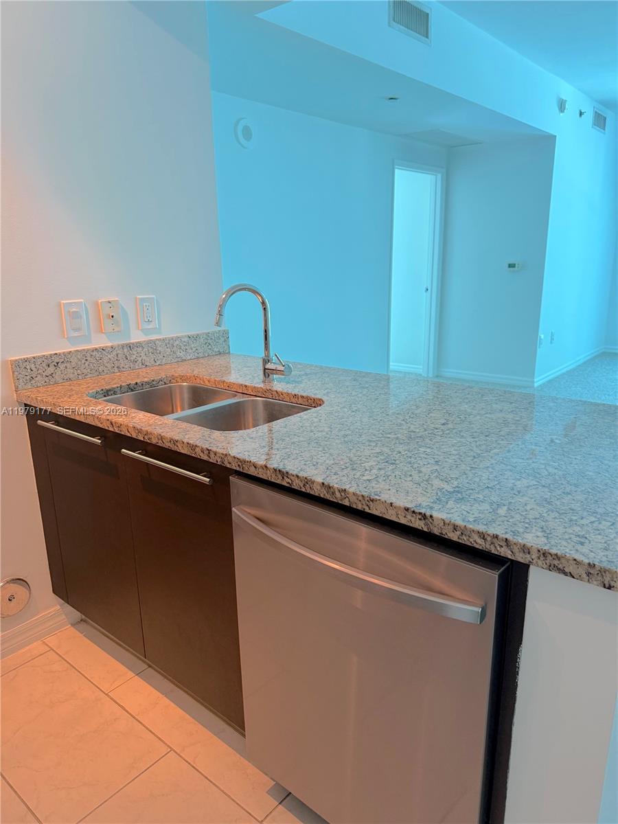 THE PLAZA 851 BRICKELL CO - Residential Lease