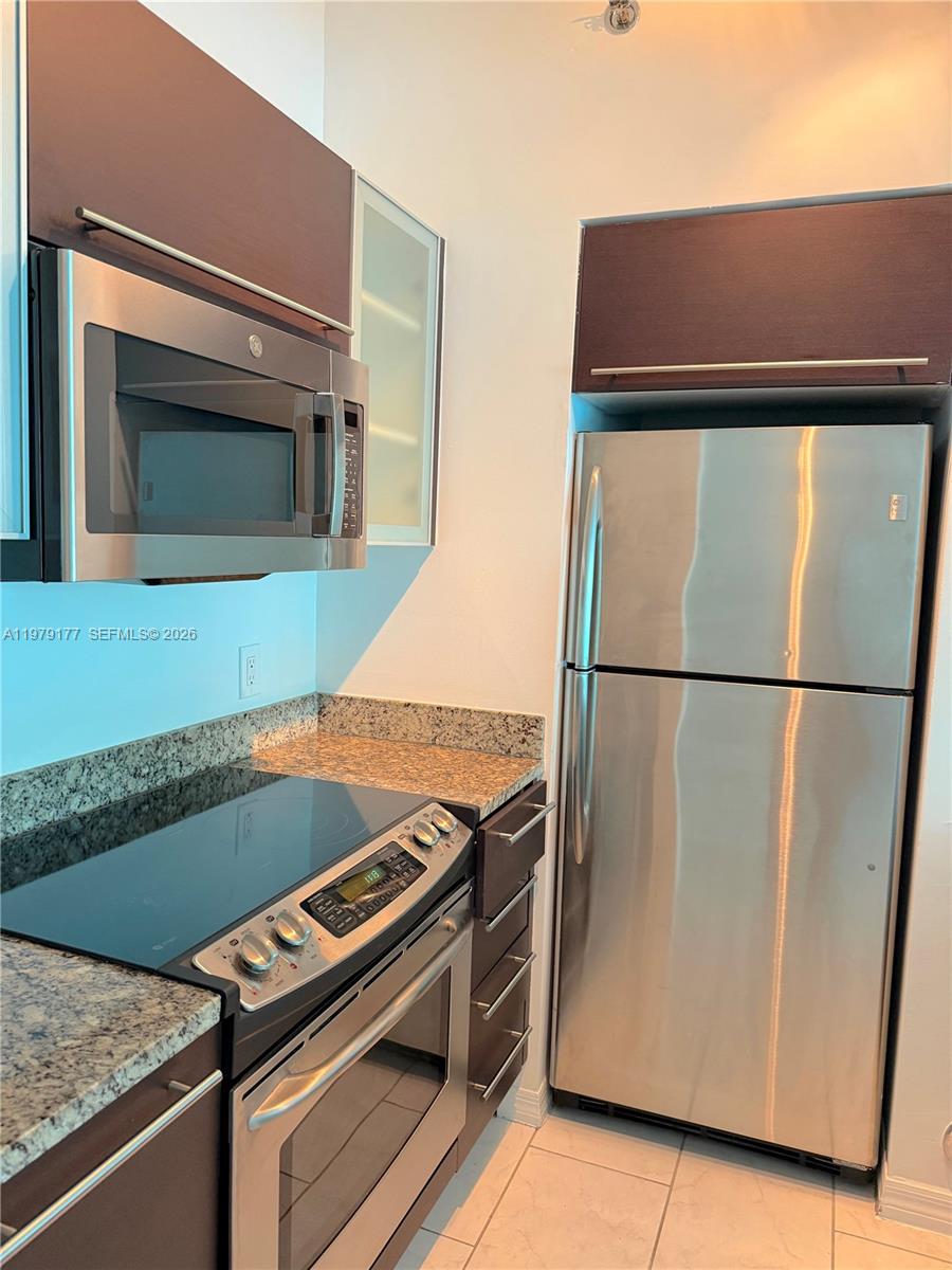 THE PLAZA 851 BRICKELL CO - Residential Lease