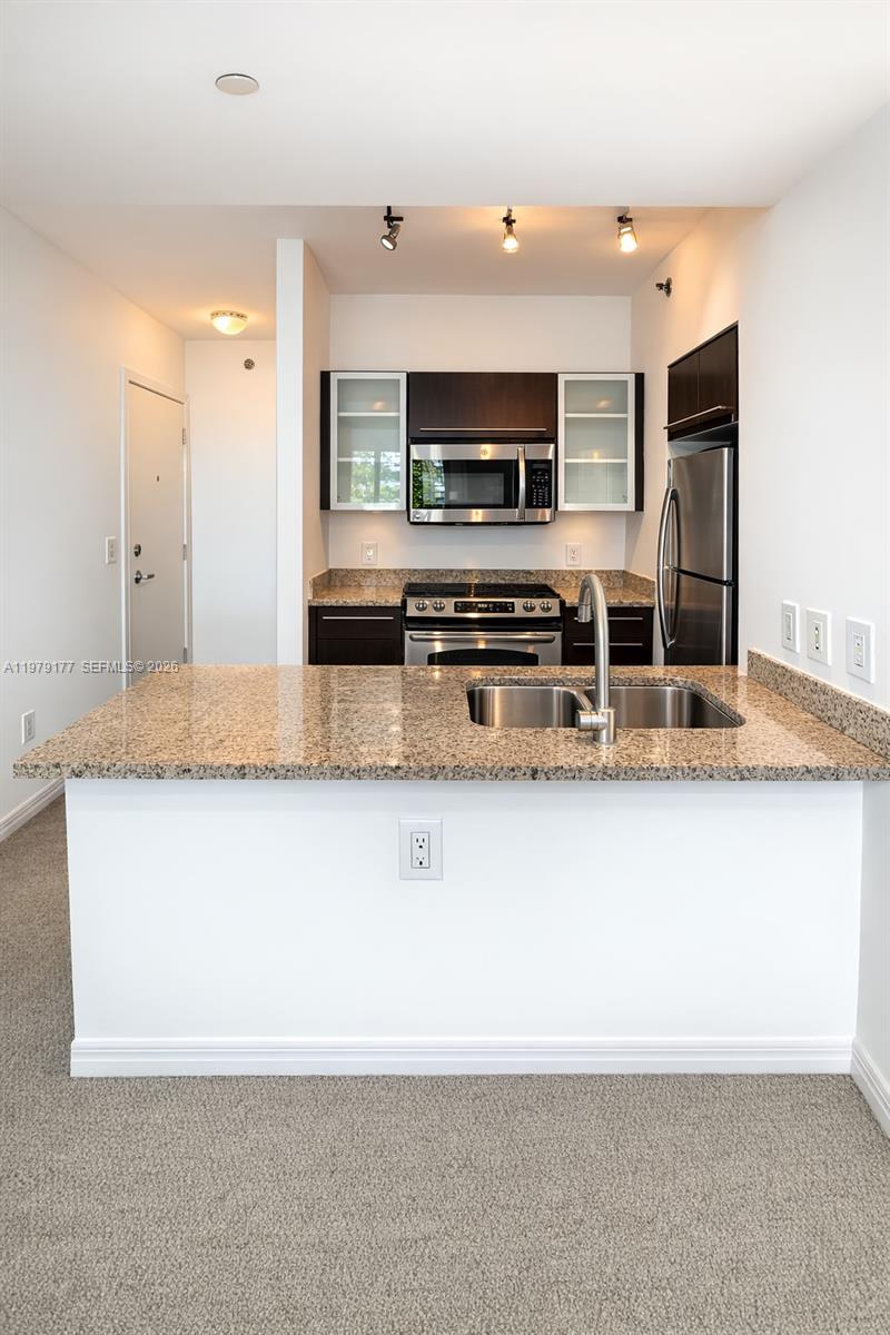 THE PLAZA 851 BRICKELL CO - Residential Lease