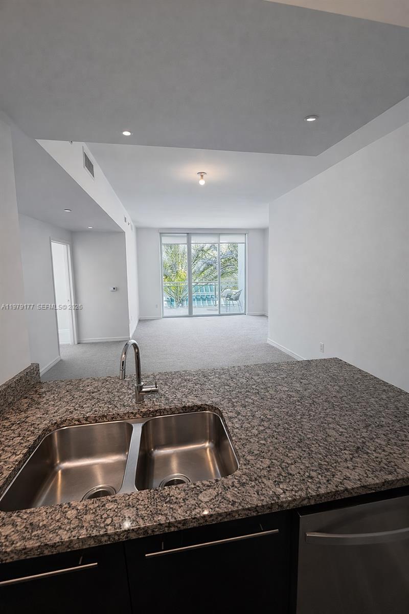 THE PLAZA 851 BRICKELL CO - Residential Lease