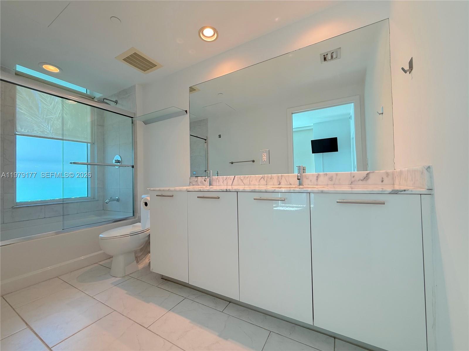 THE PLAZA 851 BRICKELL CO - Residential Lease