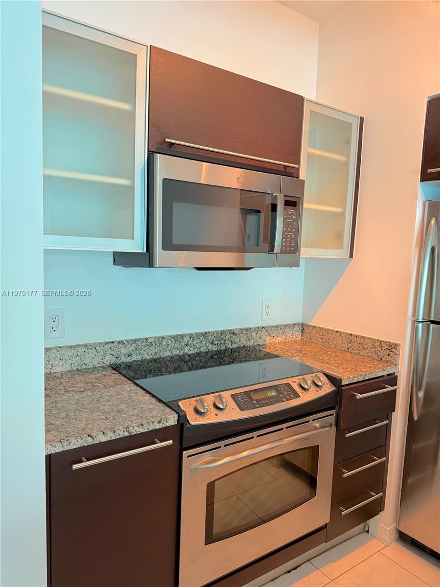 THE PLAZA 851 BRICKELL CO - Residential Lease