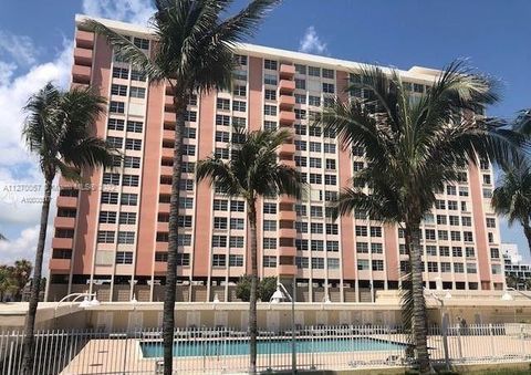 2899 Collins Ave 19 Miami Beach FL 33140