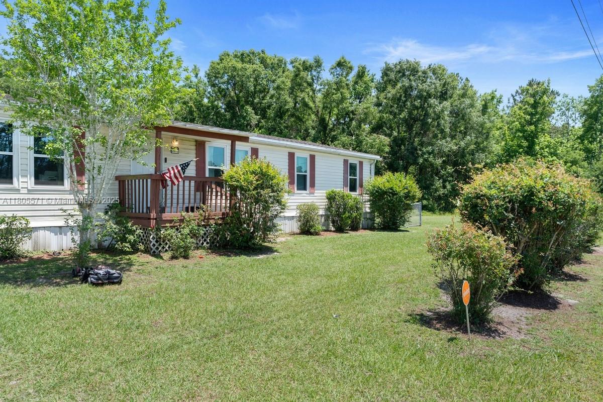 Updated 3-Bedroom, 2-Bath Sub-To Opportunity in Lakeland with Low Entry Cost!
This 1,404 sqft mobile home offers a turnkey layout with recent upgrades, making it ideal for a creative finance or passive cash flow play. Situated on a spacious 10,624 sqft lot, the home features 3 bedrooms, 2 full bathrooms, and an efficient single-story floor plan with solid structure and low-maintenance vinyl siding.
Major updates include a 4-year-old roof, new plumbing in 2022, new A/C in 2023, and an updated kitchen—saving you thousands in upfront rehab. The property includes central heat, electric laundry hookups, and an above-ground pool in the backyard, perfect for tenant or end-user appeal