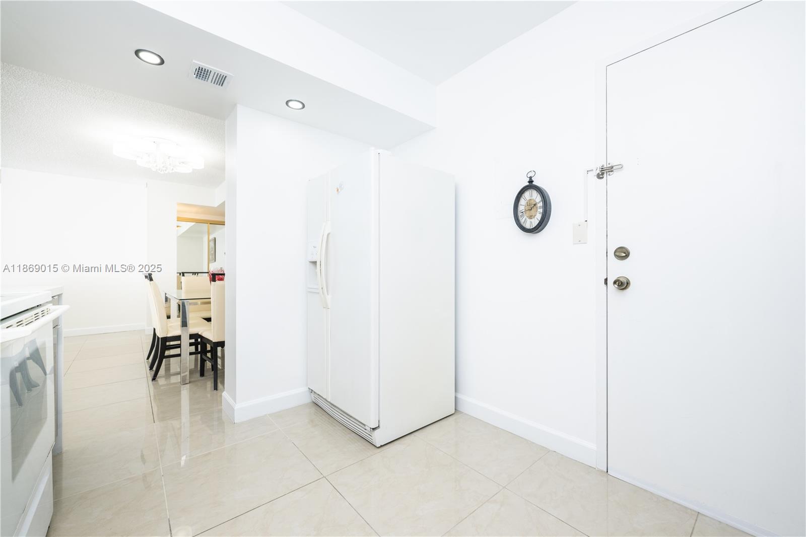 PLAZA TOWERS NORTH CONDO - Residential