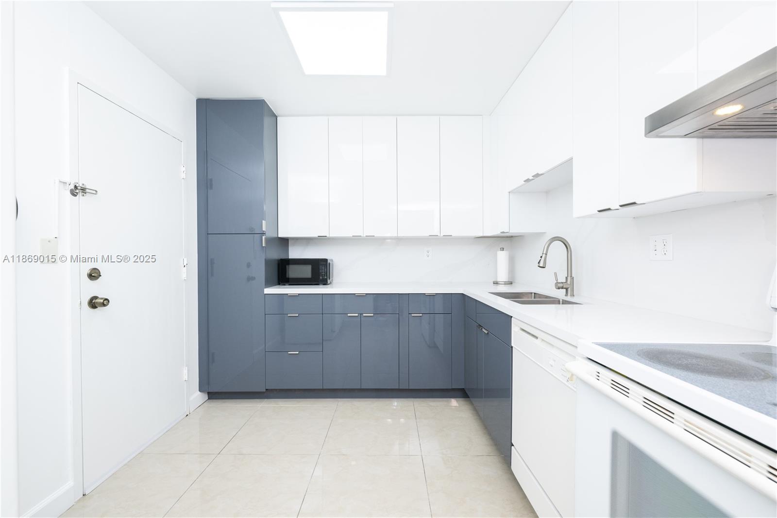 PLAZA TOWERS NORTH CONDO - Residential