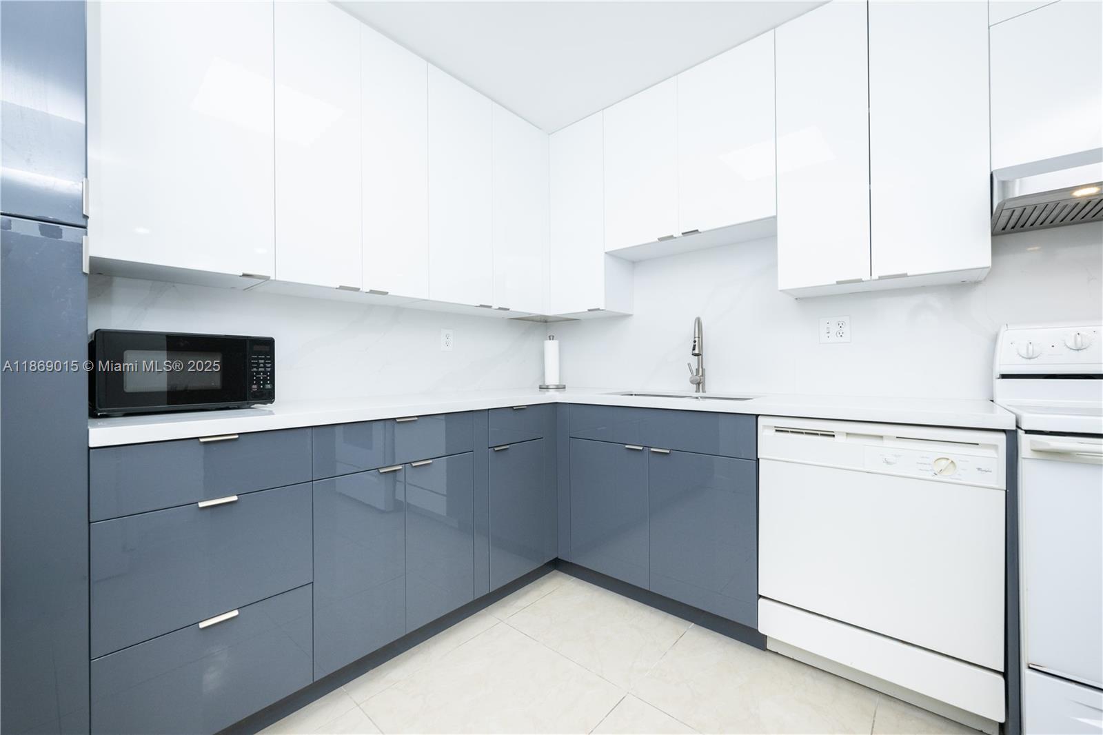 PLAZA TOWERS NORTH CONDO - Residential