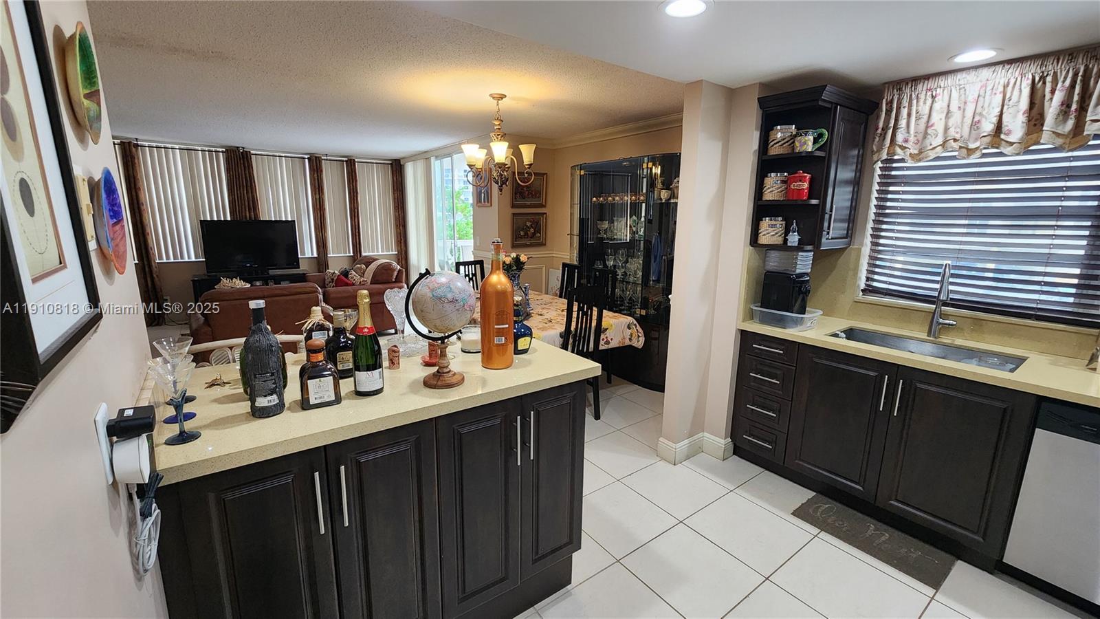 IMPERIAL TOWERS CONDO - Residential