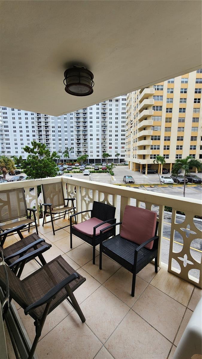 IMPERIAL TOWERS CONDO - Residential