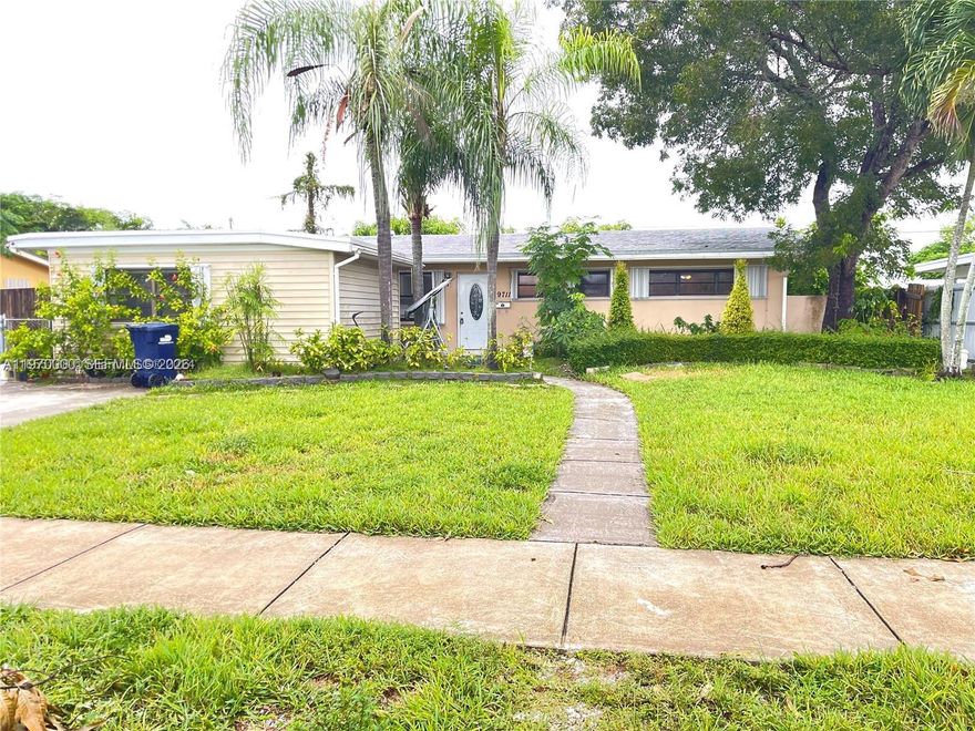 New central ac. No HOA. screened patio, fenced yard, hurricane shutter, huge house with large yard. open kitchen. actual area is larger than official record as garage is converted to a bedroom. seller can contribute some downpayment