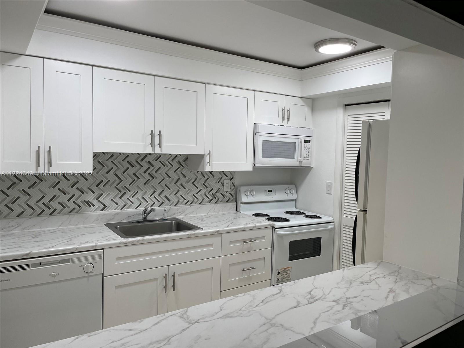 RACQUET CLUB 6 AT BONAVEN - Residential Lease