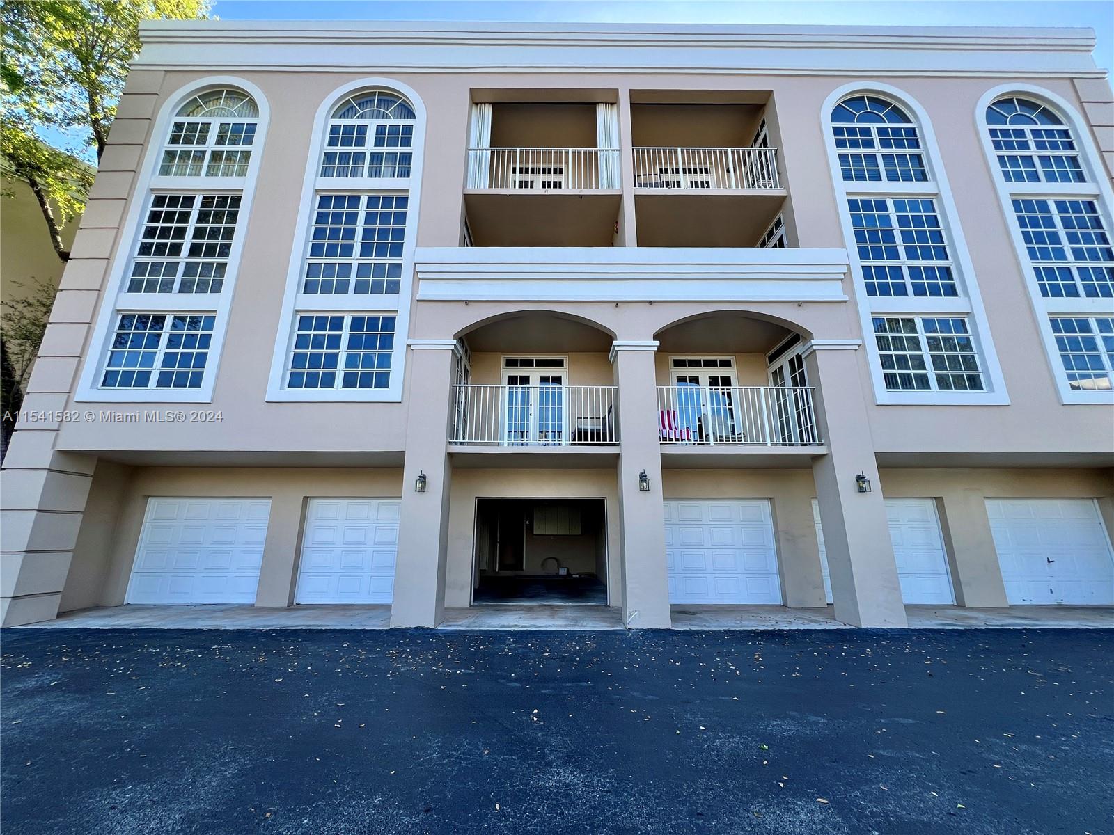 UNIVERSITY INN CONDO - Residential
