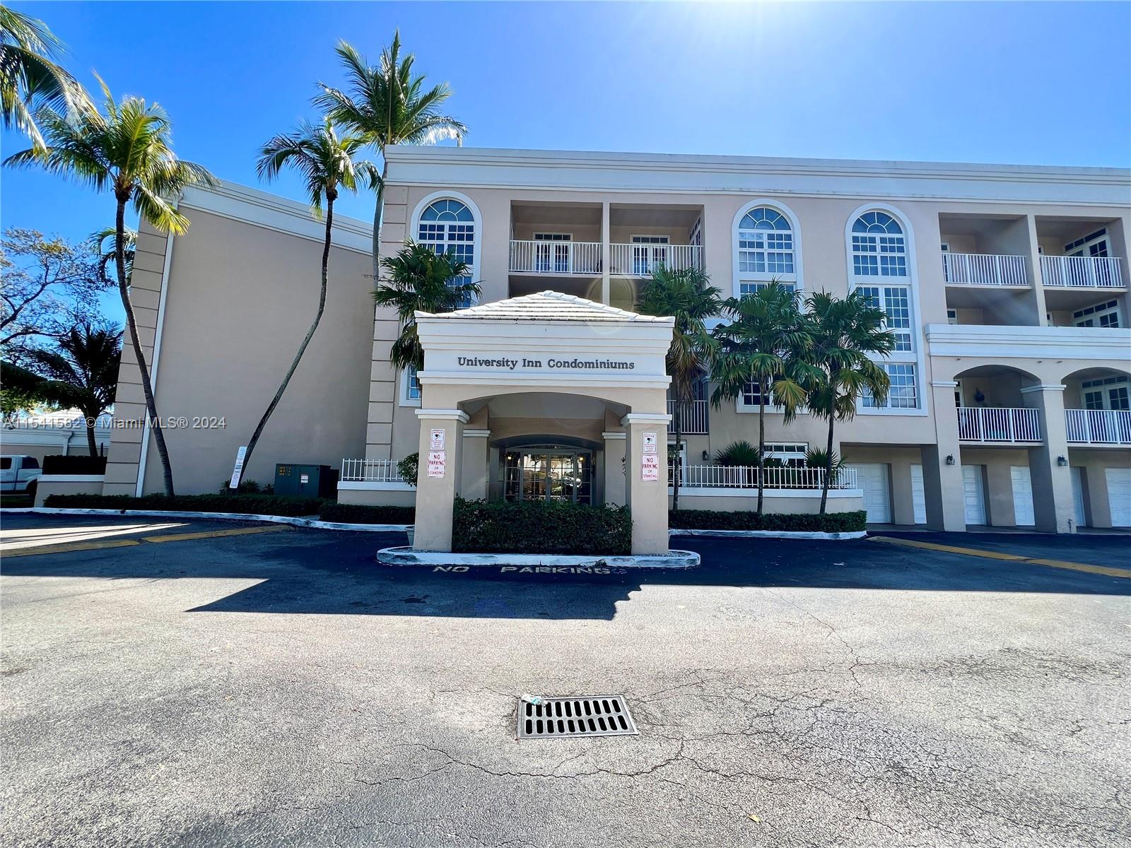 Discover the epitome of comfort and convenience with this charming 2 bed/2 bath condo ideally situated across from the University of Miami.Freshly painted with sleek driftwood-style vinyl floors, this inviting space boasts a modern ambiance.The master bedroom and living room effortlessly flow onto a delightful patio, granting serene views of the shimmering pool.
Minutes away from grocery,restaurants,and the Metrorail station.With UM just a stroll away, this residence presents an exceptional investment opportunity as well.
Indulge in the community's wealth of amenities including a pristine pool, soothing jacuzzi, secured entry, and attentive nighttime security. Immerse yourself in the essence of South Florida living at its finest, where comfort, style, and convenience converge seamlessly.